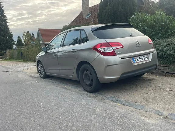 Citroen C4 2012 photo 2