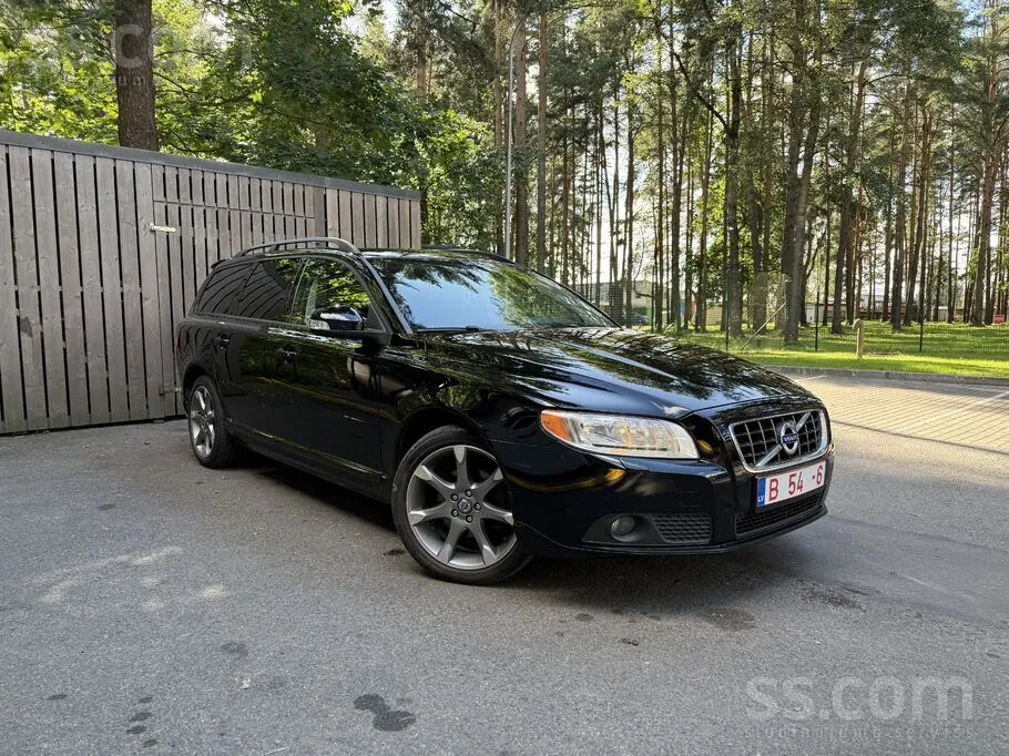 Volvo V70 2010 photo 2