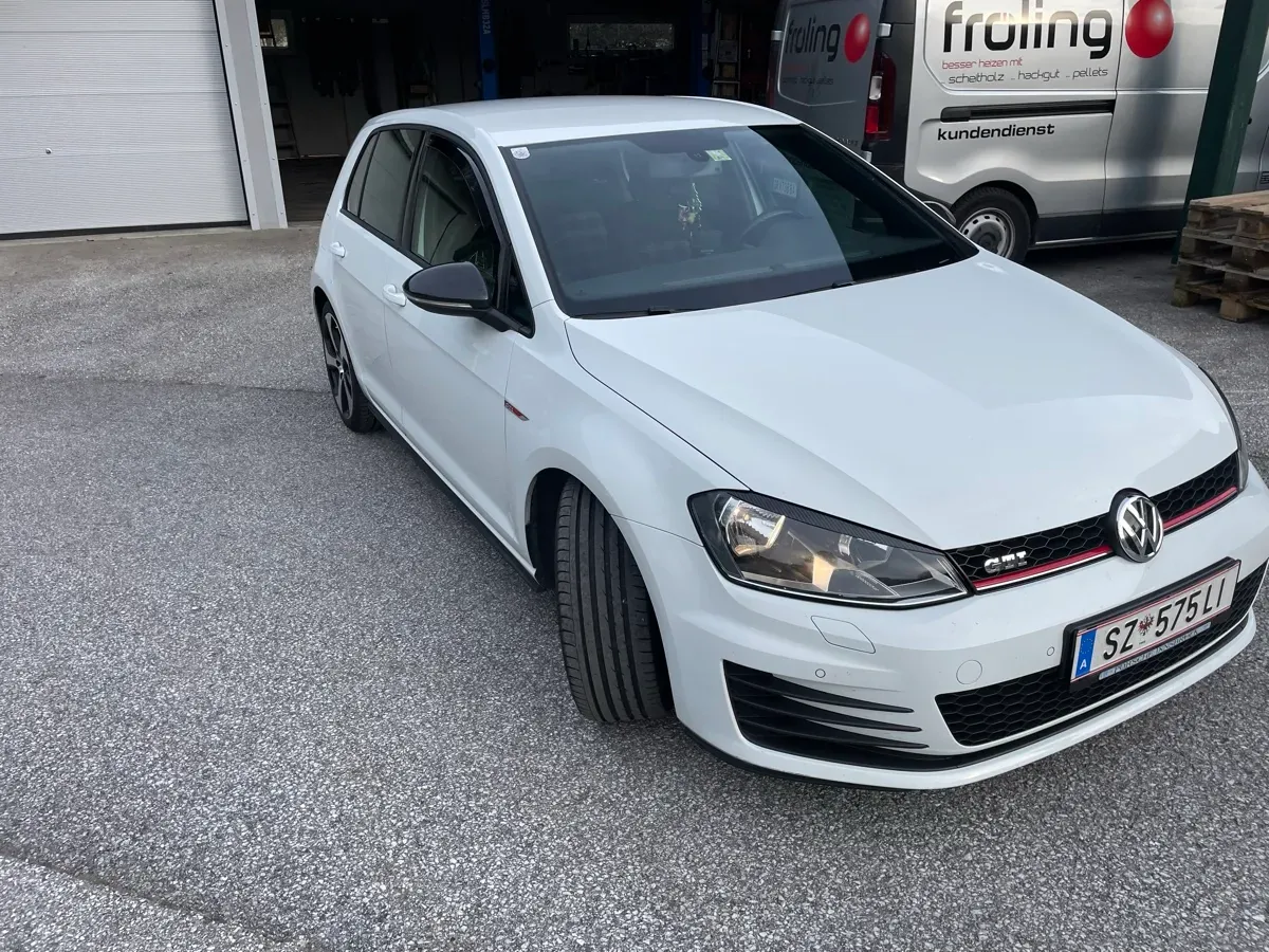 Volkswagen Golf 2013 photo 2