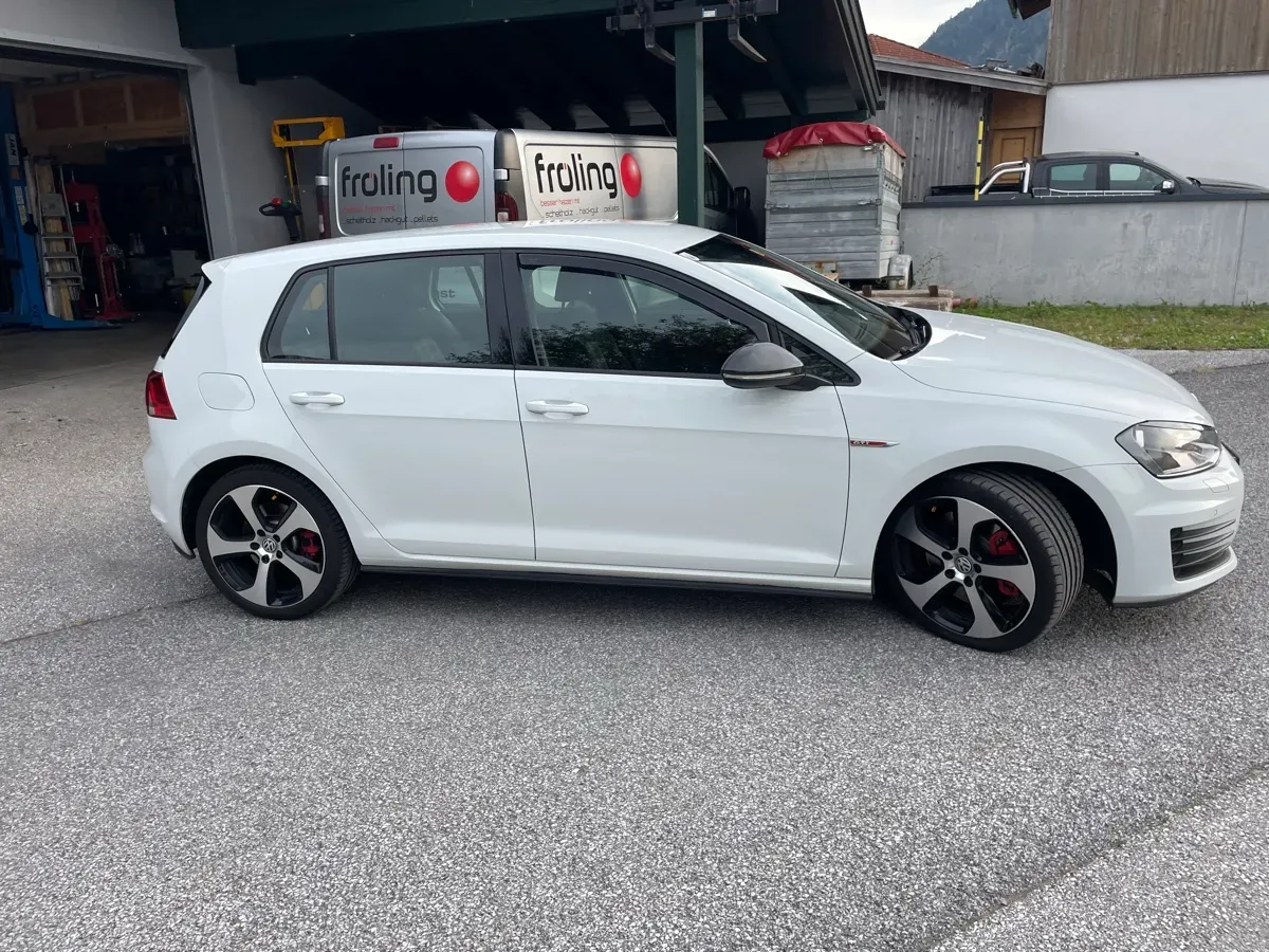 Volkswagen Golf 2013 photo 3