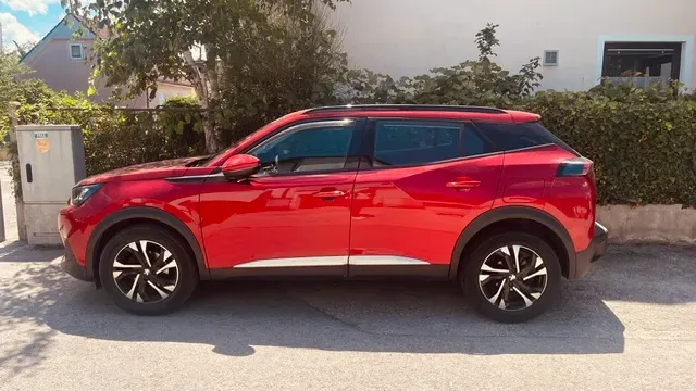 Peugeot 2008 2020 photo 2