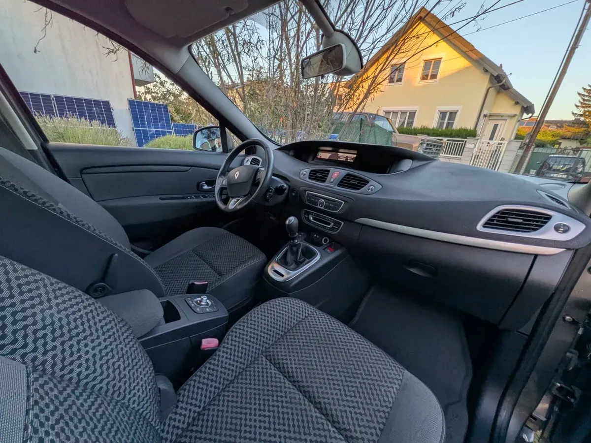 Renault Scenic 2011 photo 3
