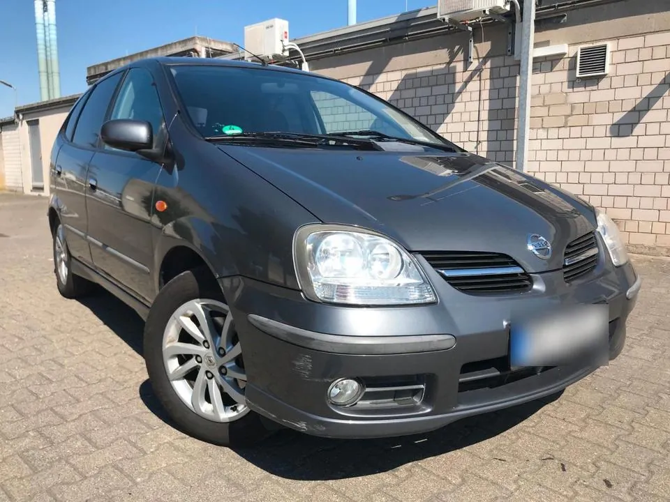 Nissan Almera Tino