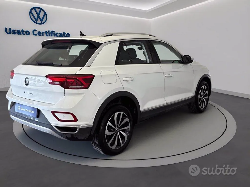 Volkswagen T-Roc 2023 photo 3