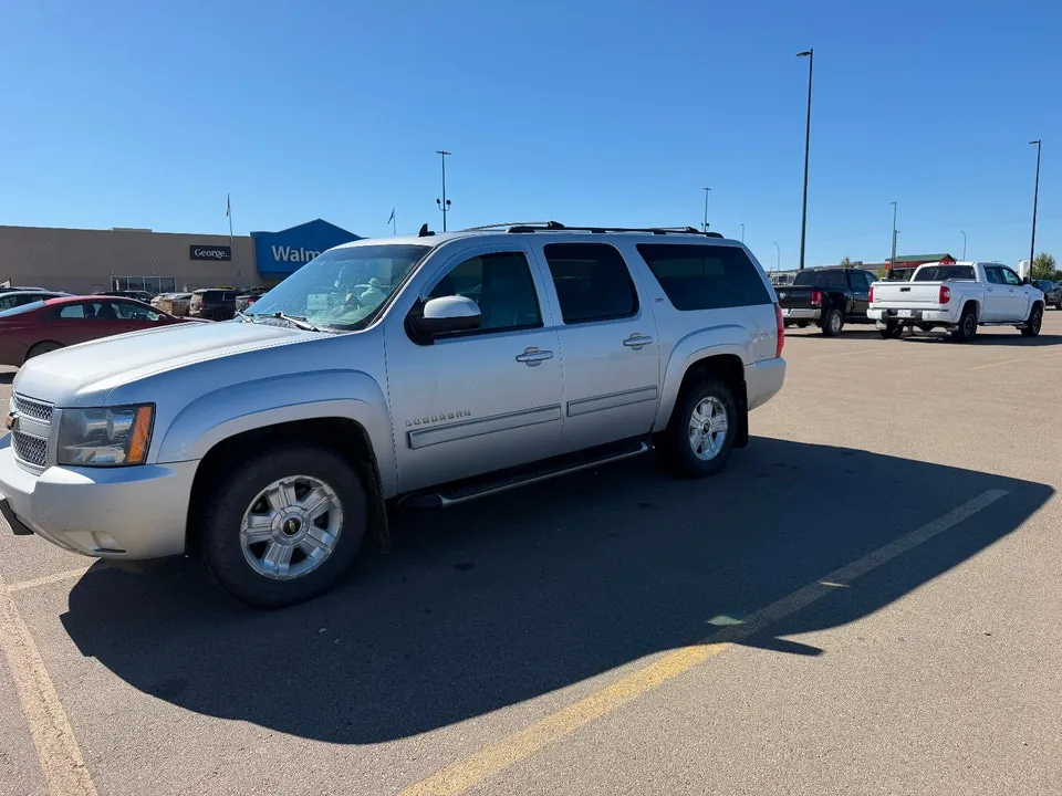 Chevrolet Suburban 2014 photo 4