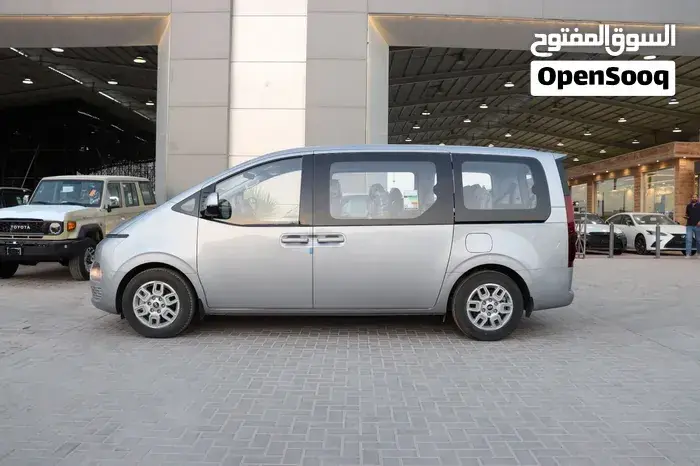 Hyundai Staria 2025 photo 3