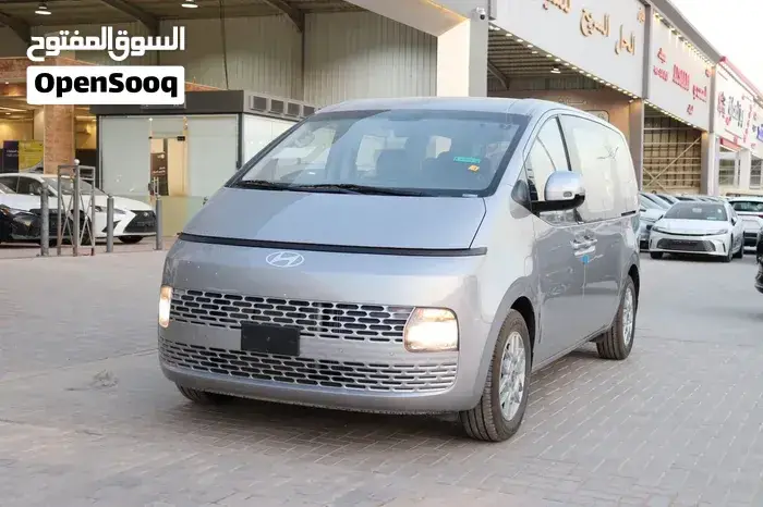 Hyundai Staria 2025 photo 2