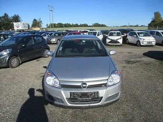 Opel Astra 2004 photo 2