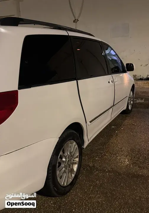 Toyota Sienna 2010 photo 5