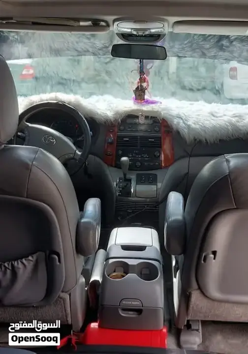 Toyota Sienna 2010 photo 2