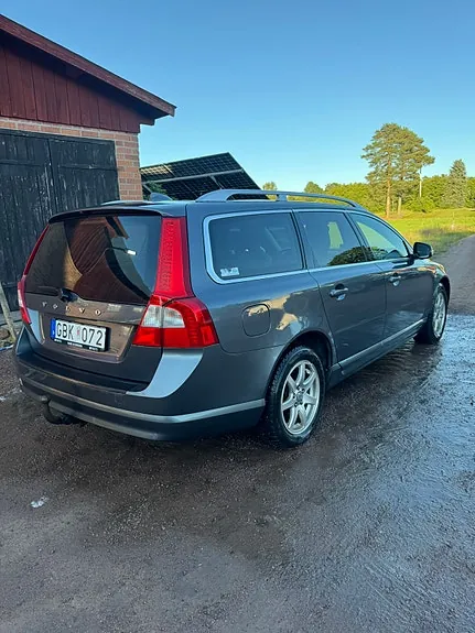 Volvo V70 2010 photo 3