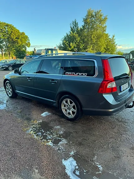 Volvo V70 2010 photo 4