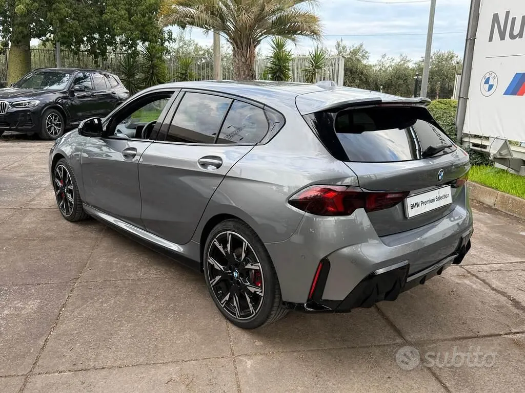 BMW 1 Series 2025 photo 2