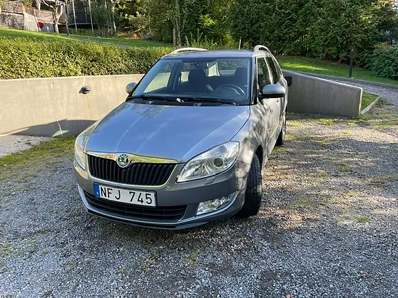 Skoda Fabia 2013 photo 2
