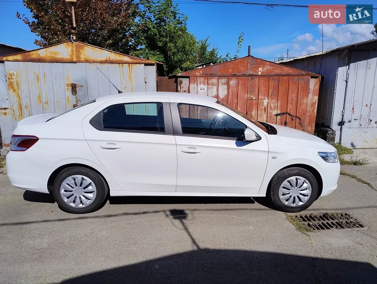 Peugeot 301 2013 photo 4