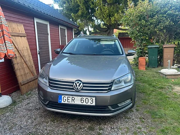 Volkswagen Passat 2011 photo 2