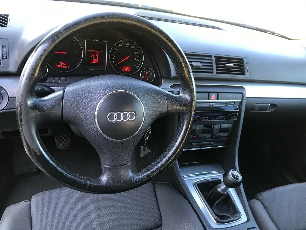 Audi A4 2001 photo 2
