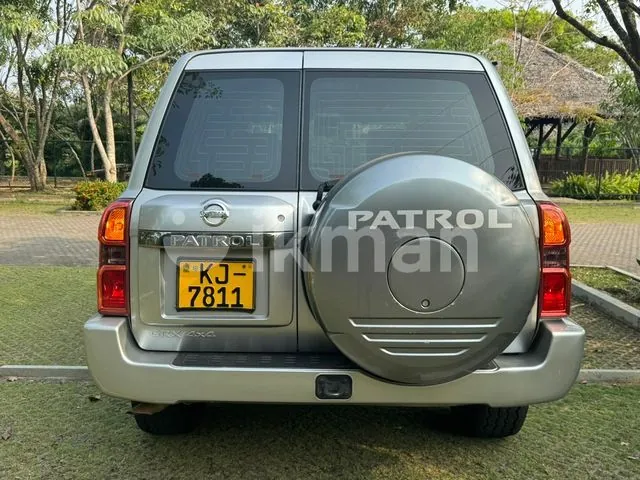 Nissan Patrol 2010 photo 4