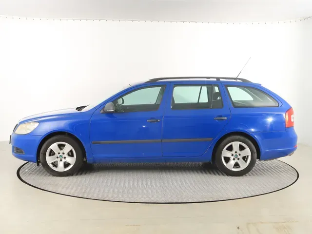 Skoda Octavia 2009 photo 2
