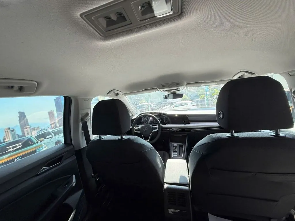 Volkswagen Golf 2025 photo 4