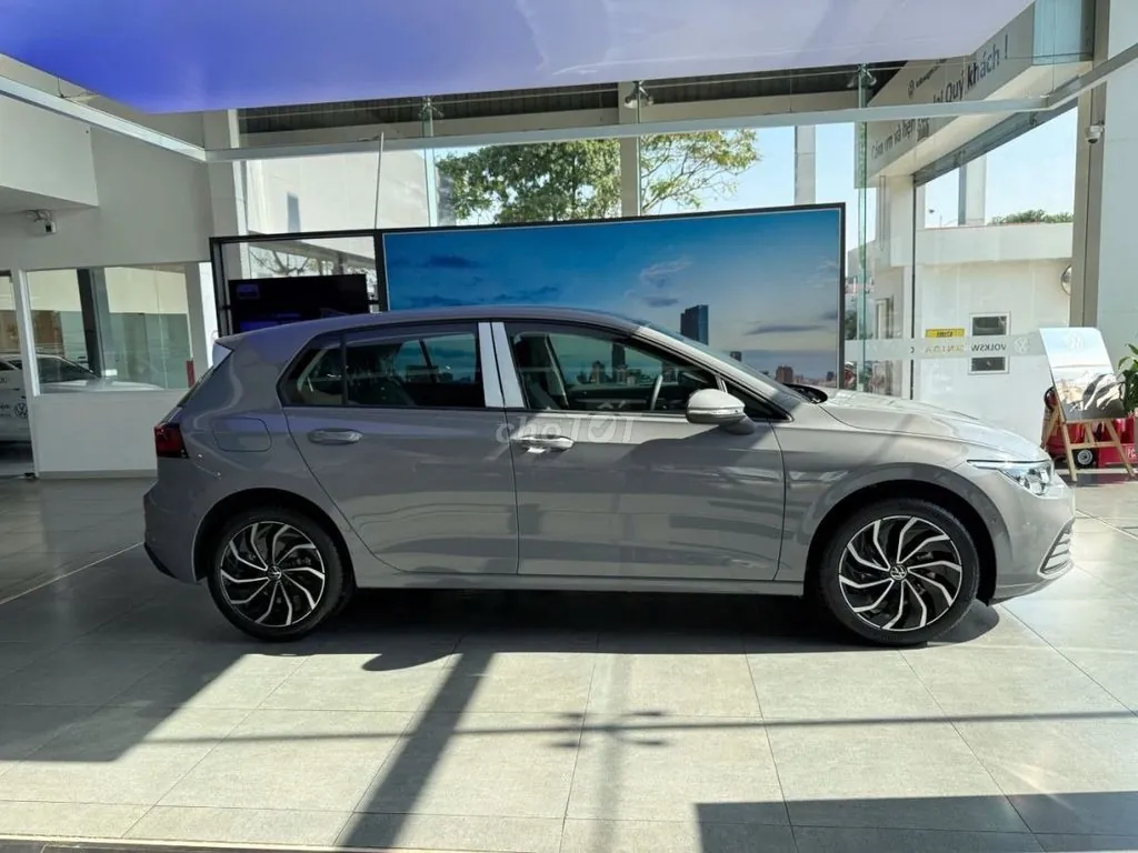 Volkswagen Golf 2025 photo 5