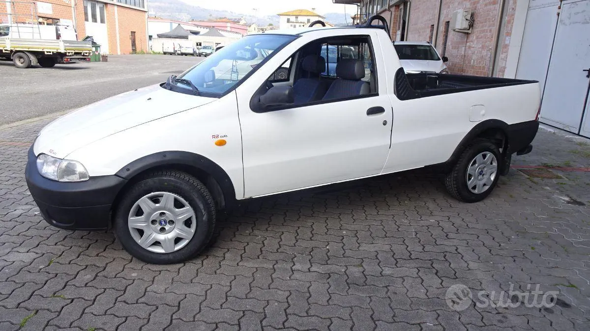 Fiat Strada 2002 photo 2