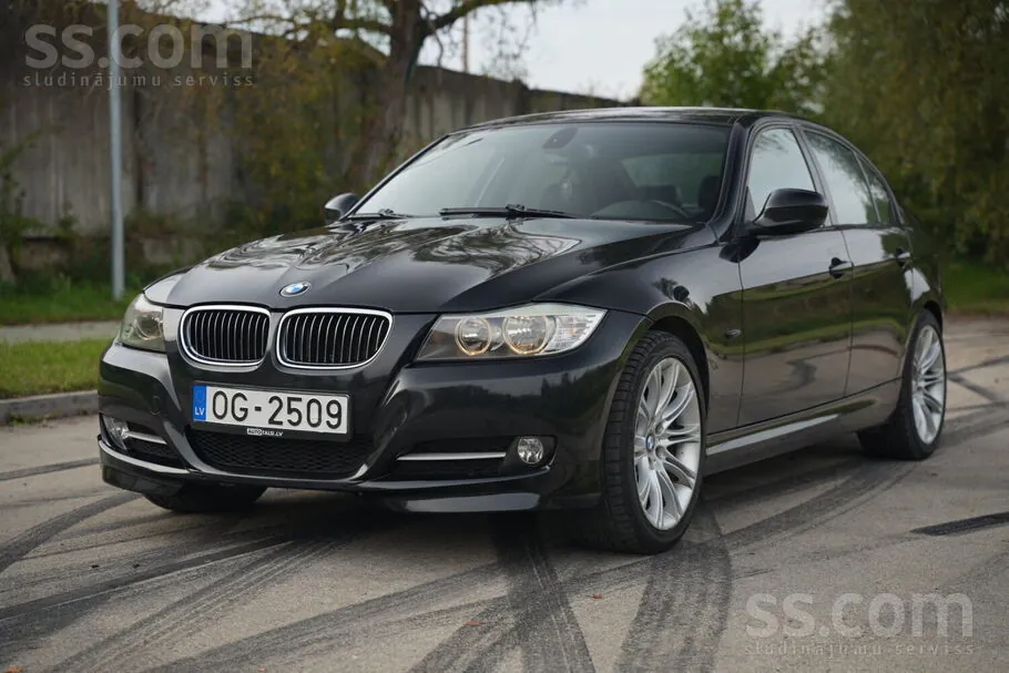 BMW 318 2009 photo 2