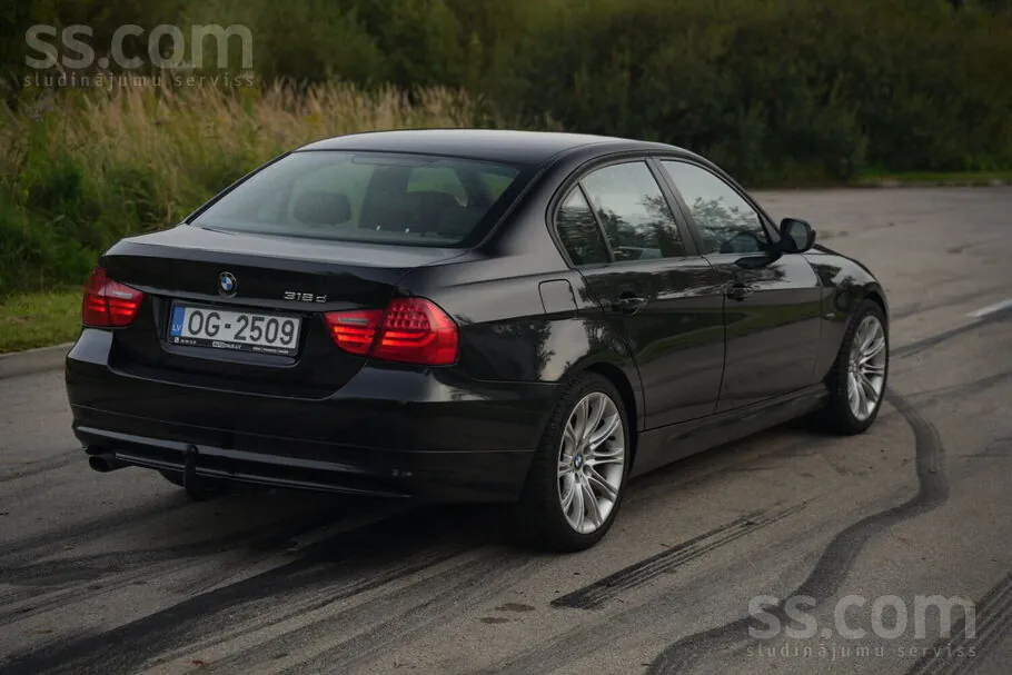 BMW 318 2009 photo 4