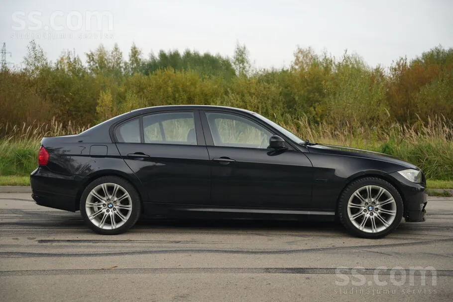 BMW 318 2009 photo 3