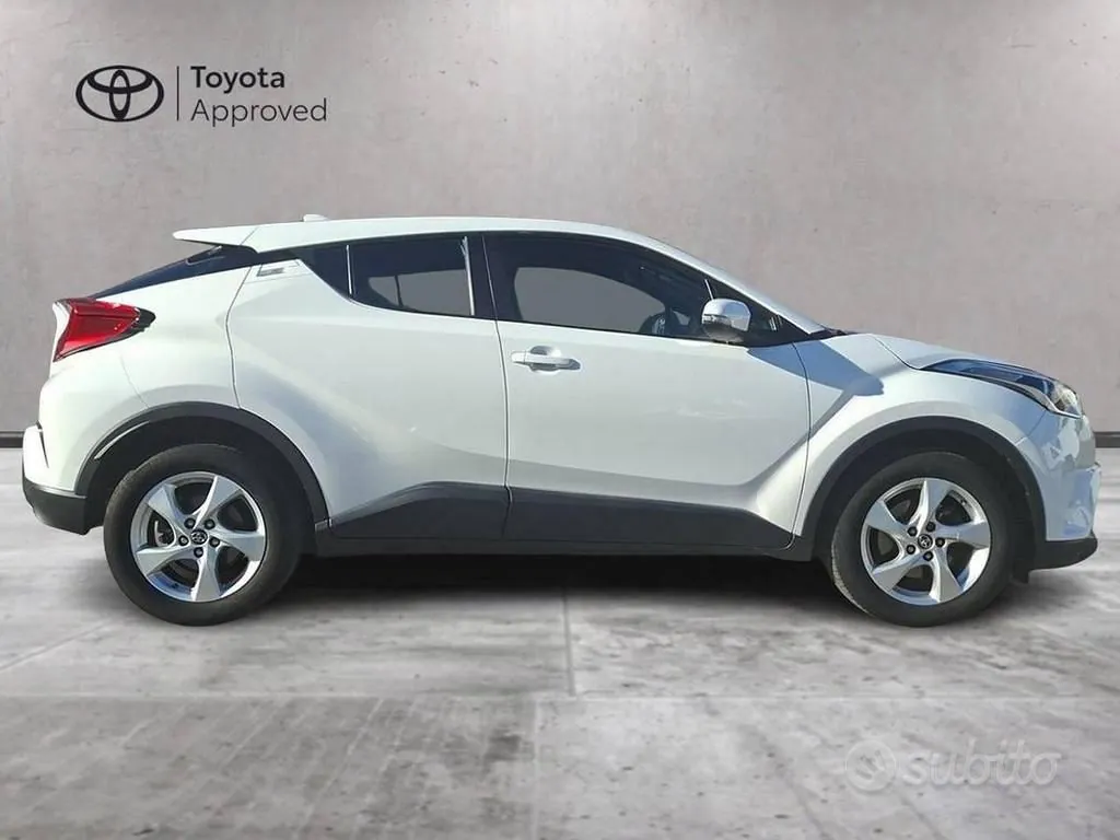 Toyota C-Hr 2017 photo 4