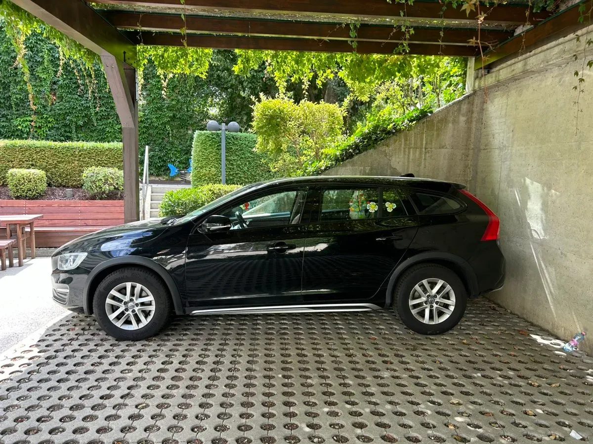 Volvo V60 2015 photo 2