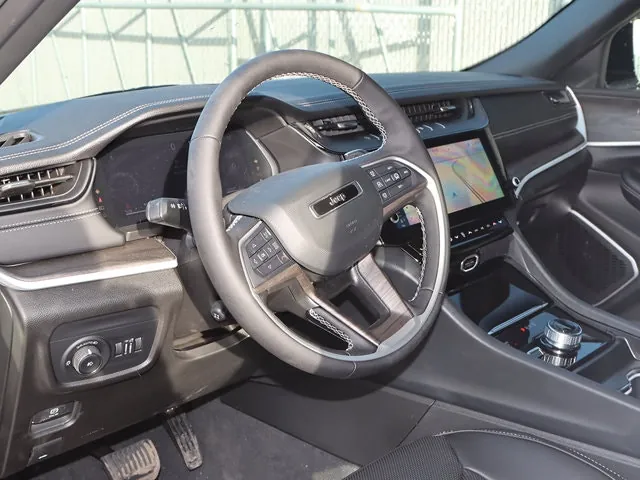 Jeep Grand Cherokee 2026 photo 5