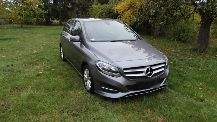 Mercedes-Benz B180