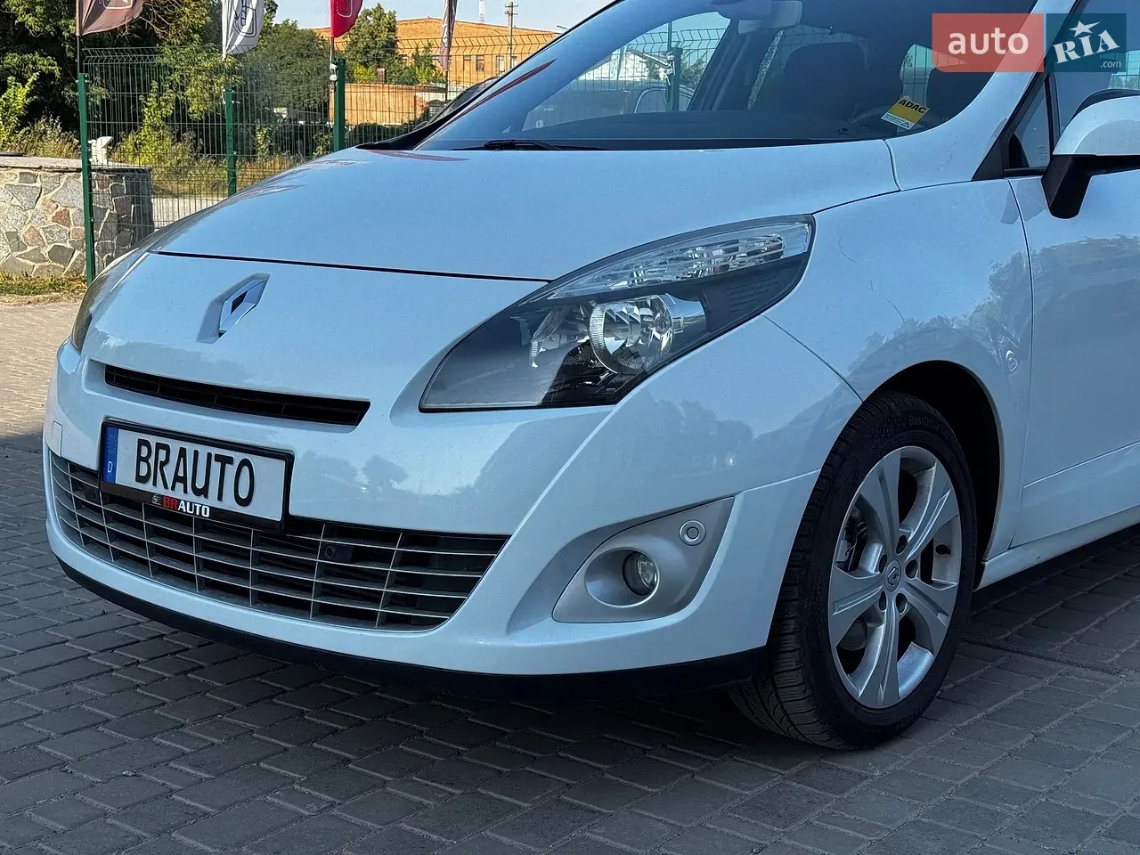 Renault Grand Scenic 2011 photo 4