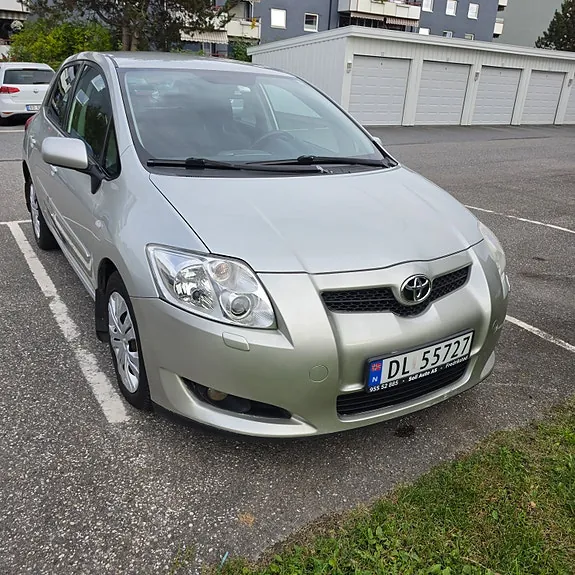 Toyota Auris 2007 photo 2