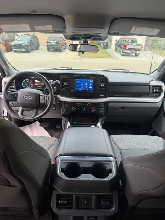Ford F250 2024 photo 3