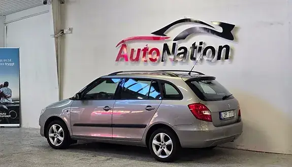 Skoda Fabia 2011 photo 3