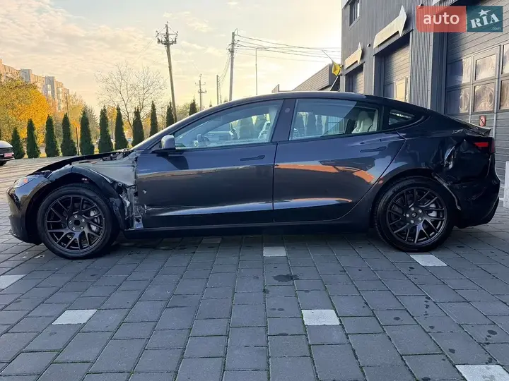 Tesla Model 3 2024 photo 3