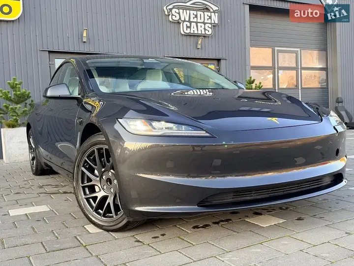 Tesla Model 3 2024 photo 2