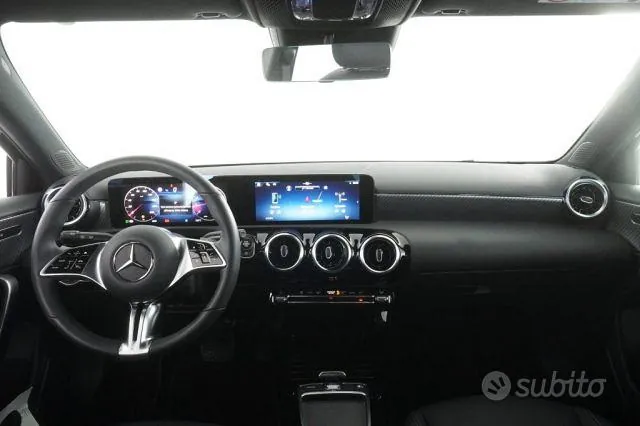 Mercedes-Benz A180 2024 photo 4