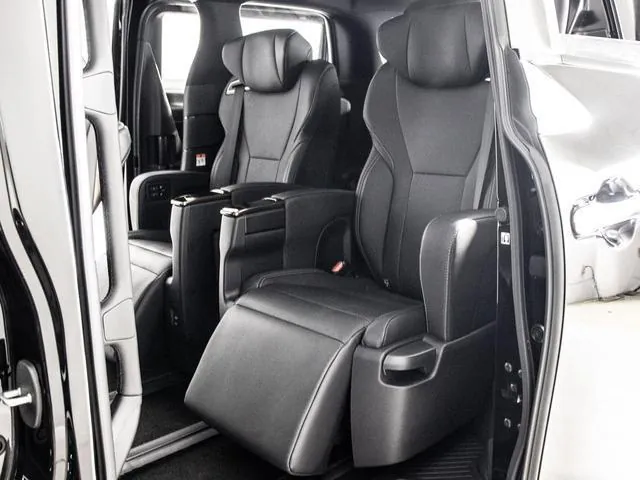 Toyota Alphard Hybrid Z 2024 photo 3