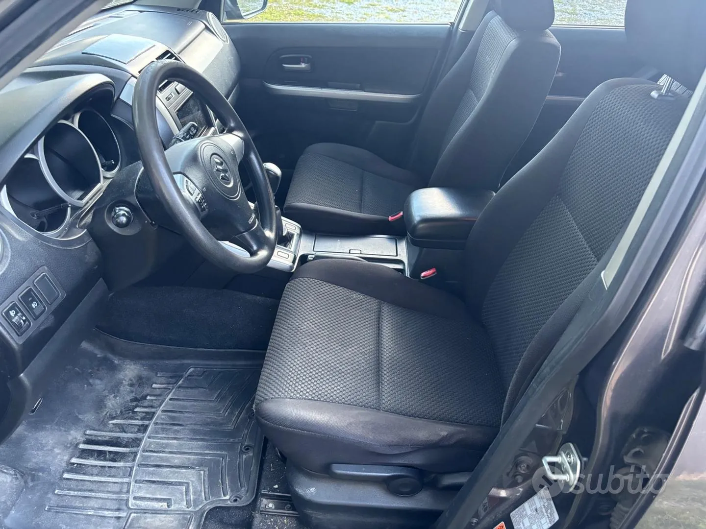 Suzuki Grand Vitara 2010 photo 4