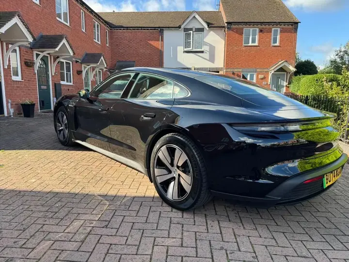 Porsche Taycan 2024 photo 3