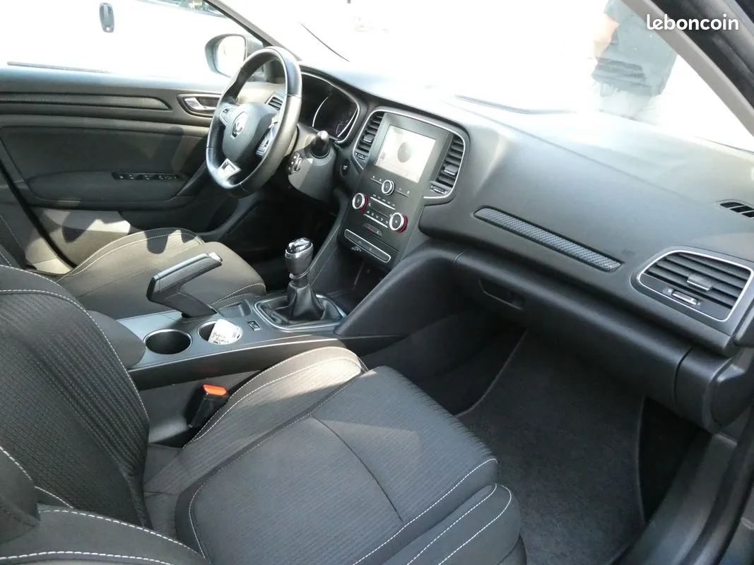 Renault Megane 2018 photo 3