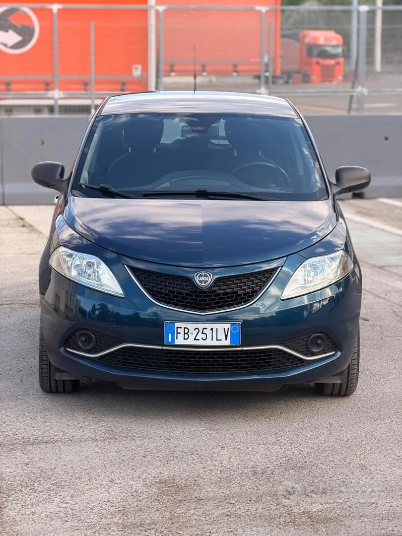 Lancia Ypsilon 2016 photo 2