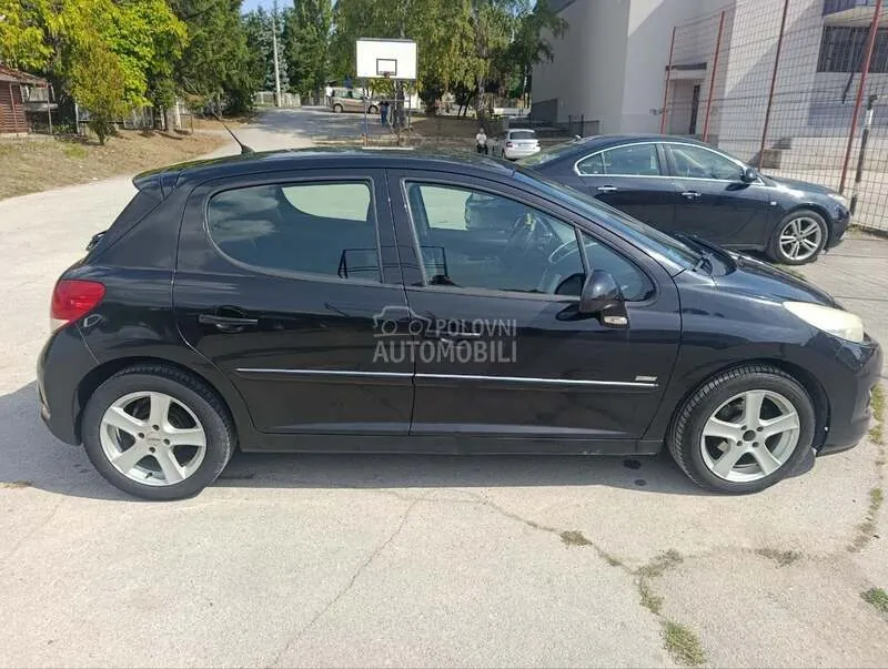 Peugeot 207 2011 photo 2
