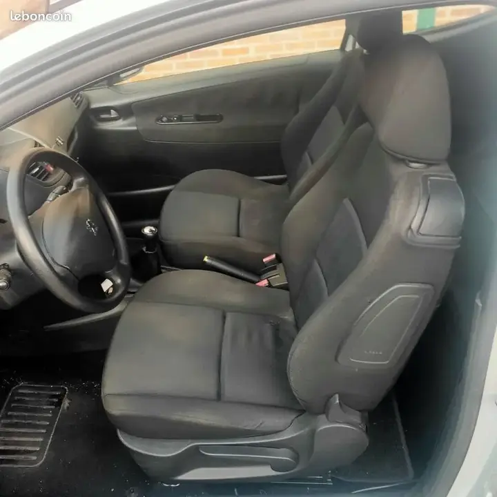 Peugeot 207 2009 photo 2