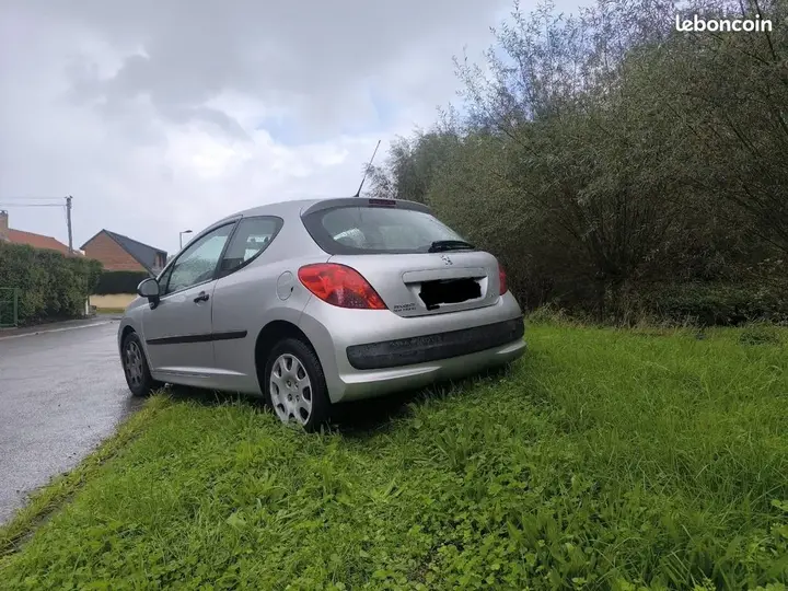 Peugeot 207 2009 photo 3