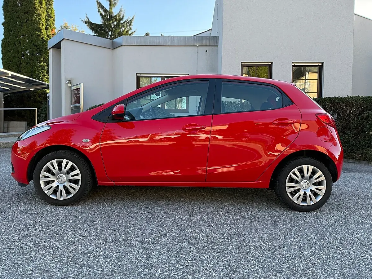 Mazda Mazda2 2009 photo 2