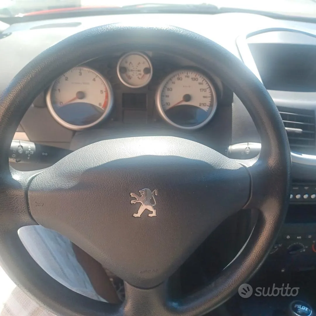 Peugeot 207 2007 photo 2